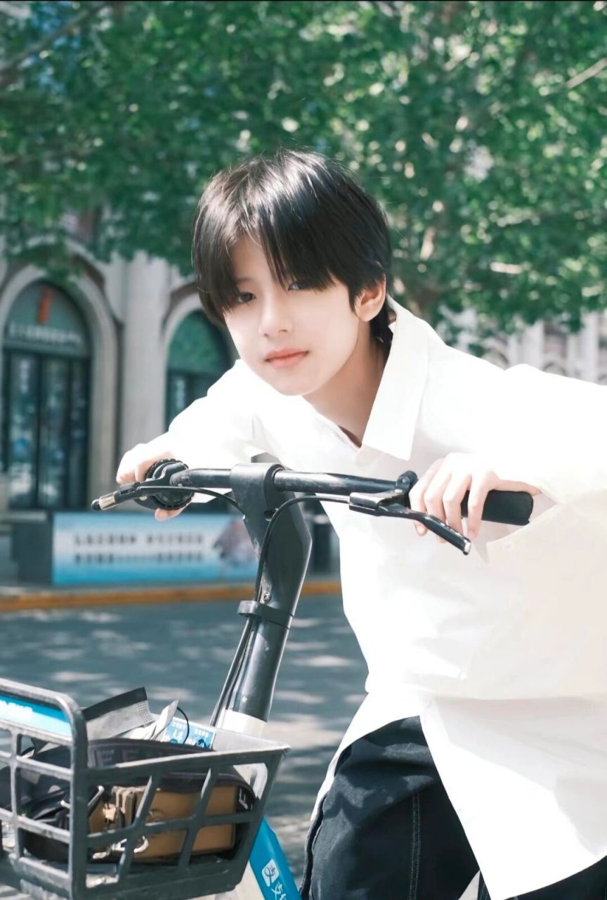 求林子烨的照片～ 想找林子烨绝美电脑壁纸的照片!!! 我互联网儿子的