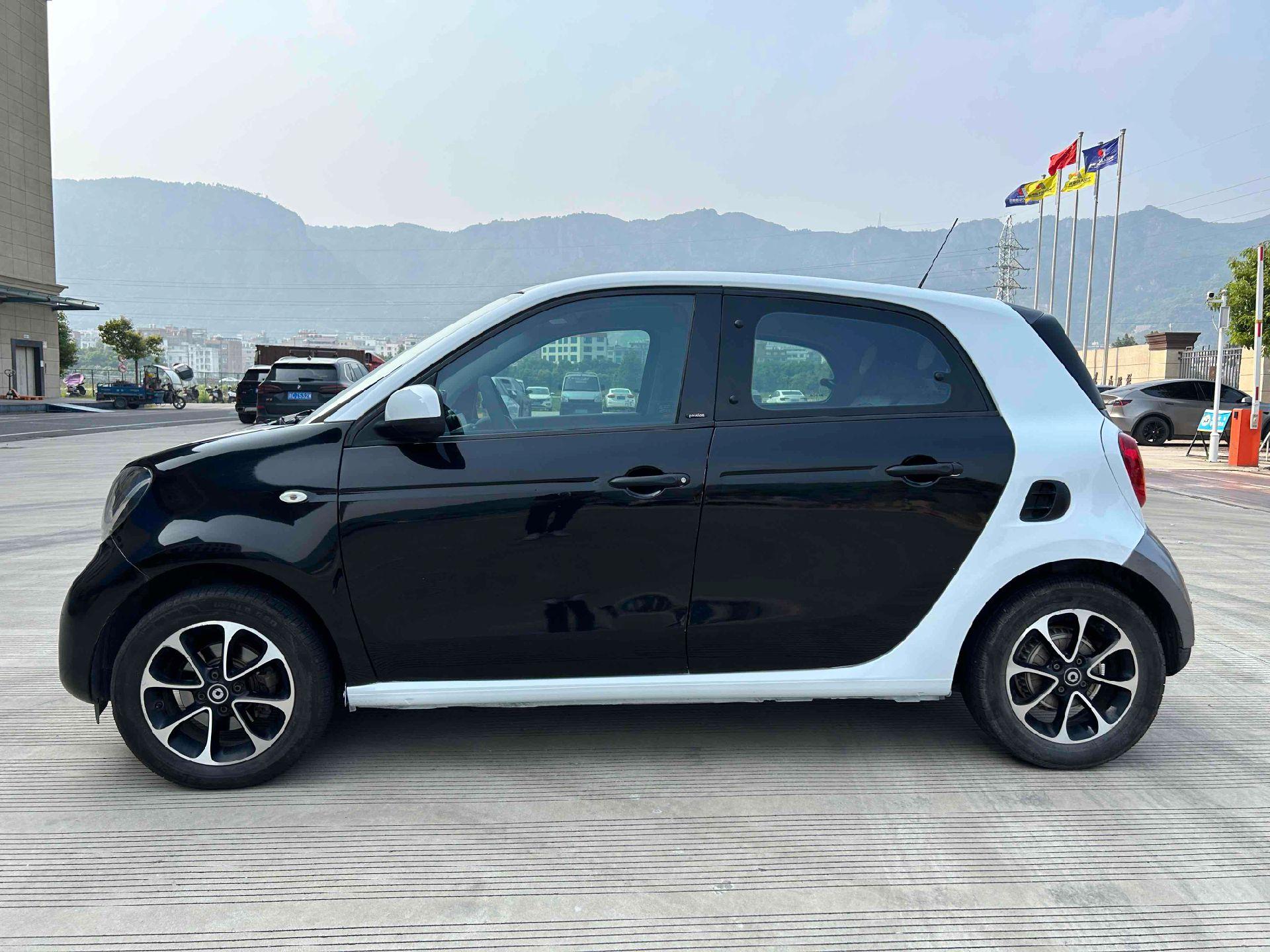 16年9月smart forfour 2016款 1.0l 激情版,实表8万公里,自然吸气1