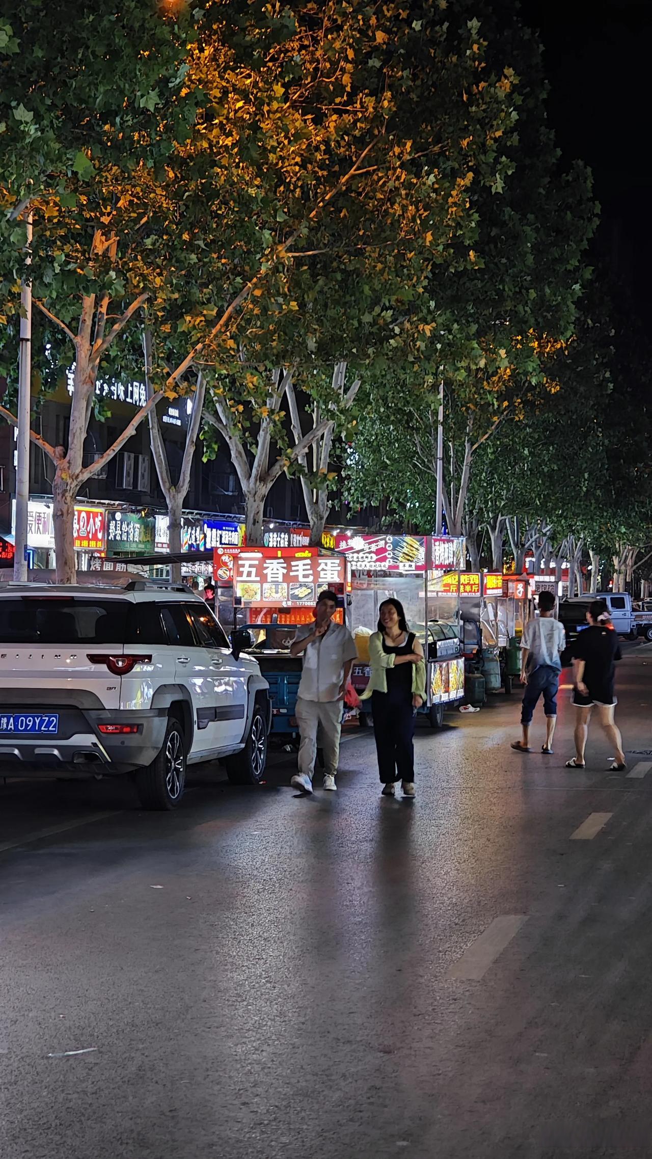 的街道,如果这两个地方繁华热闹,那么这个城市一定充满活力非常繁华