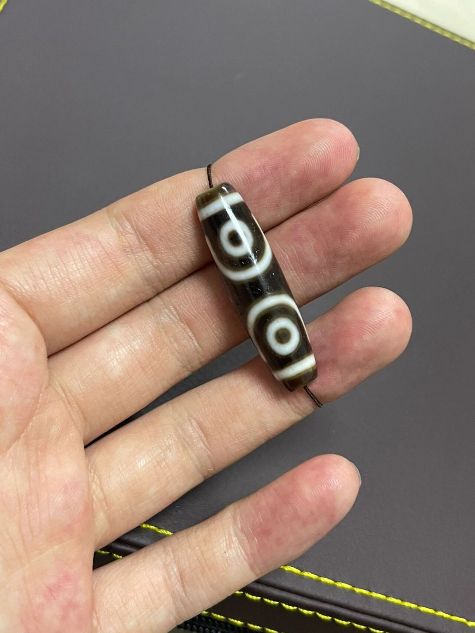 我鉴定天珠,上来就说"给我看看我这是酸洗珠吗".