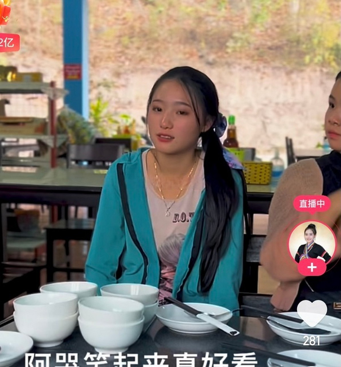 还记得那个老挝网红阿哭吗?她现在长这样了