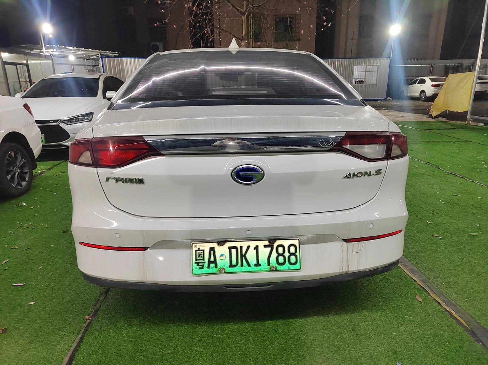 新到两台19年12月上牌广汽埃安炫530,续航410公里,宁德时代,三元锂