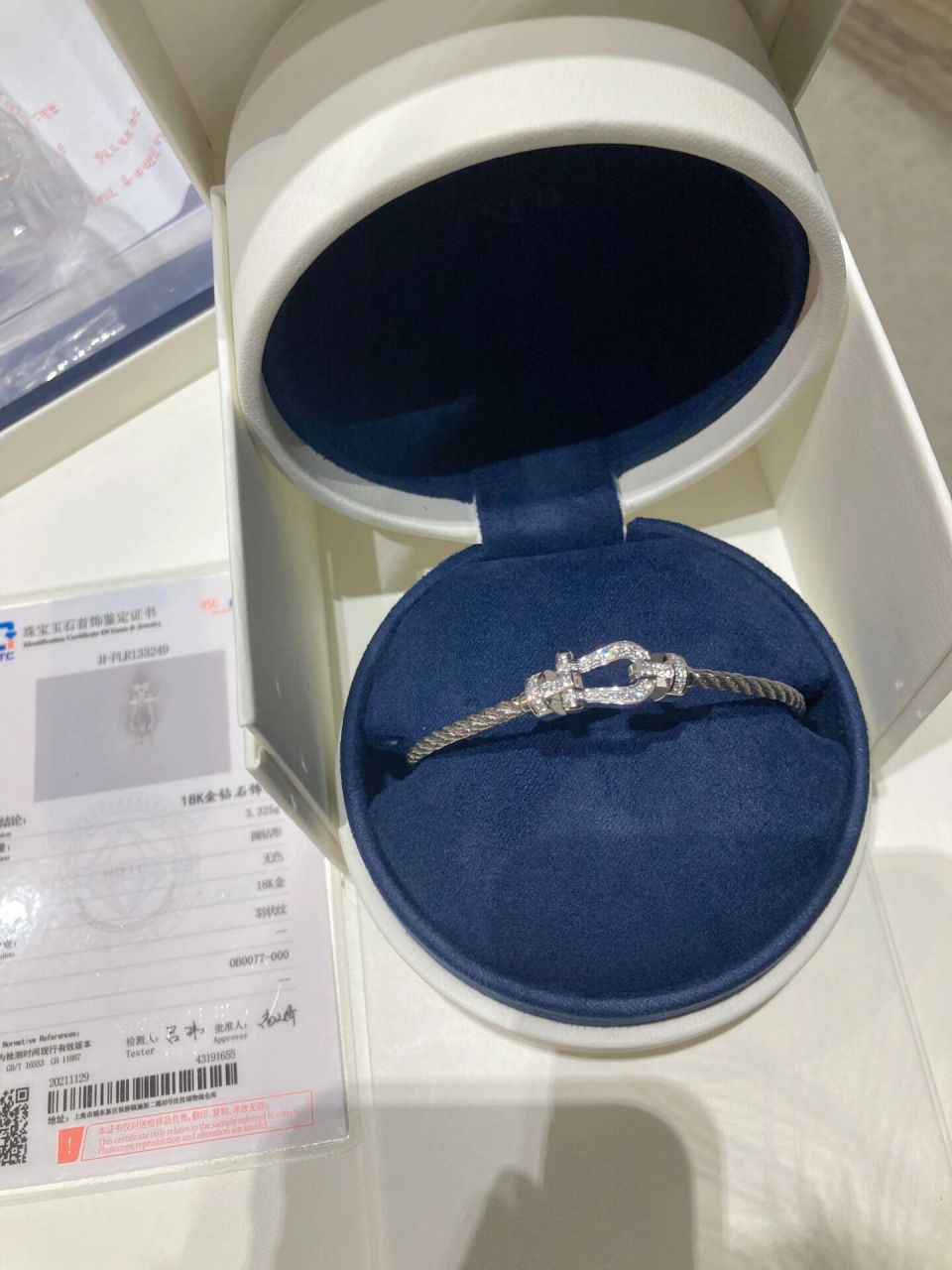 fred银色马鞍扣手链 最近入手马鞍扣手链,当时在金色和银色纠结,最终