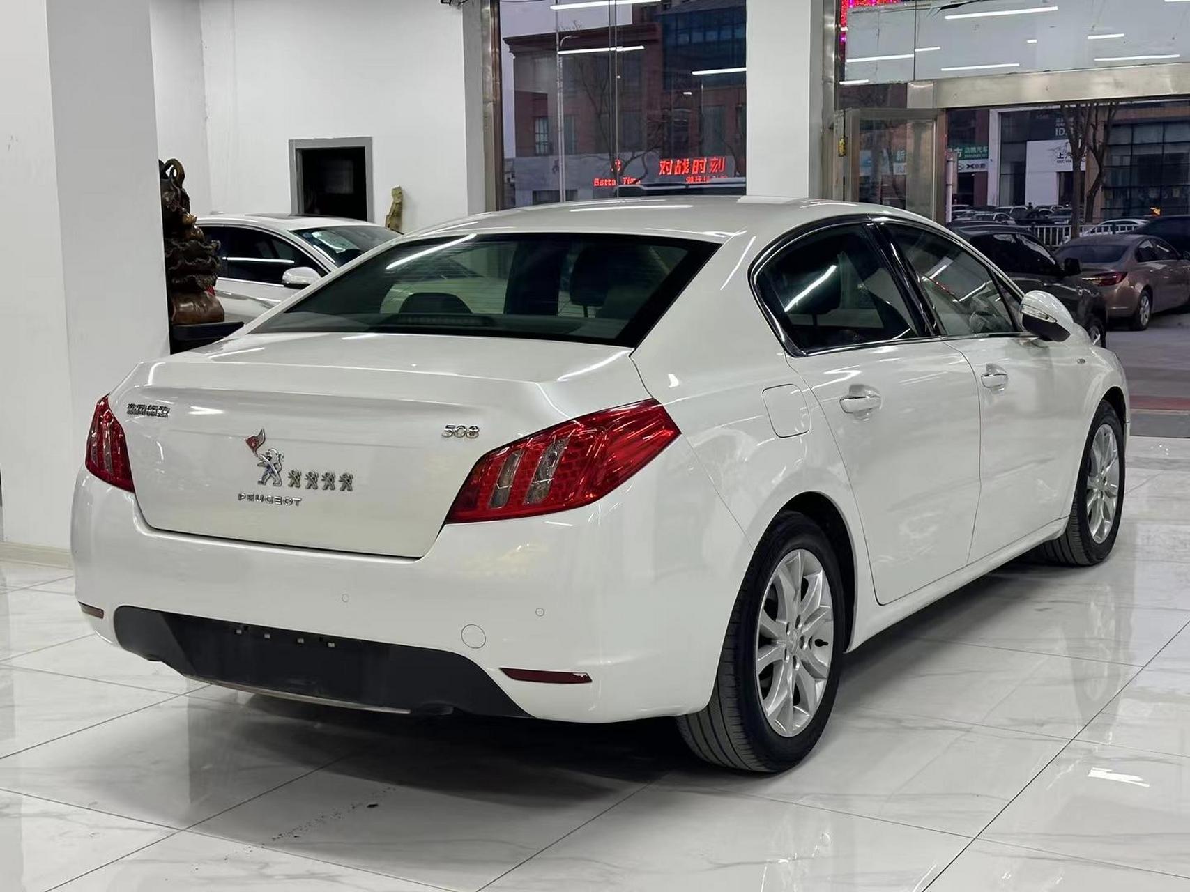 新到13年标志508,个人一手车,2.0自动挡最高配智享版,新车指导价20.