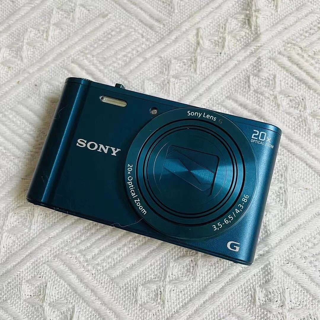 78索尼wx300搭载1820万像素高解析度镜头和20倍光学变焦,可清晰