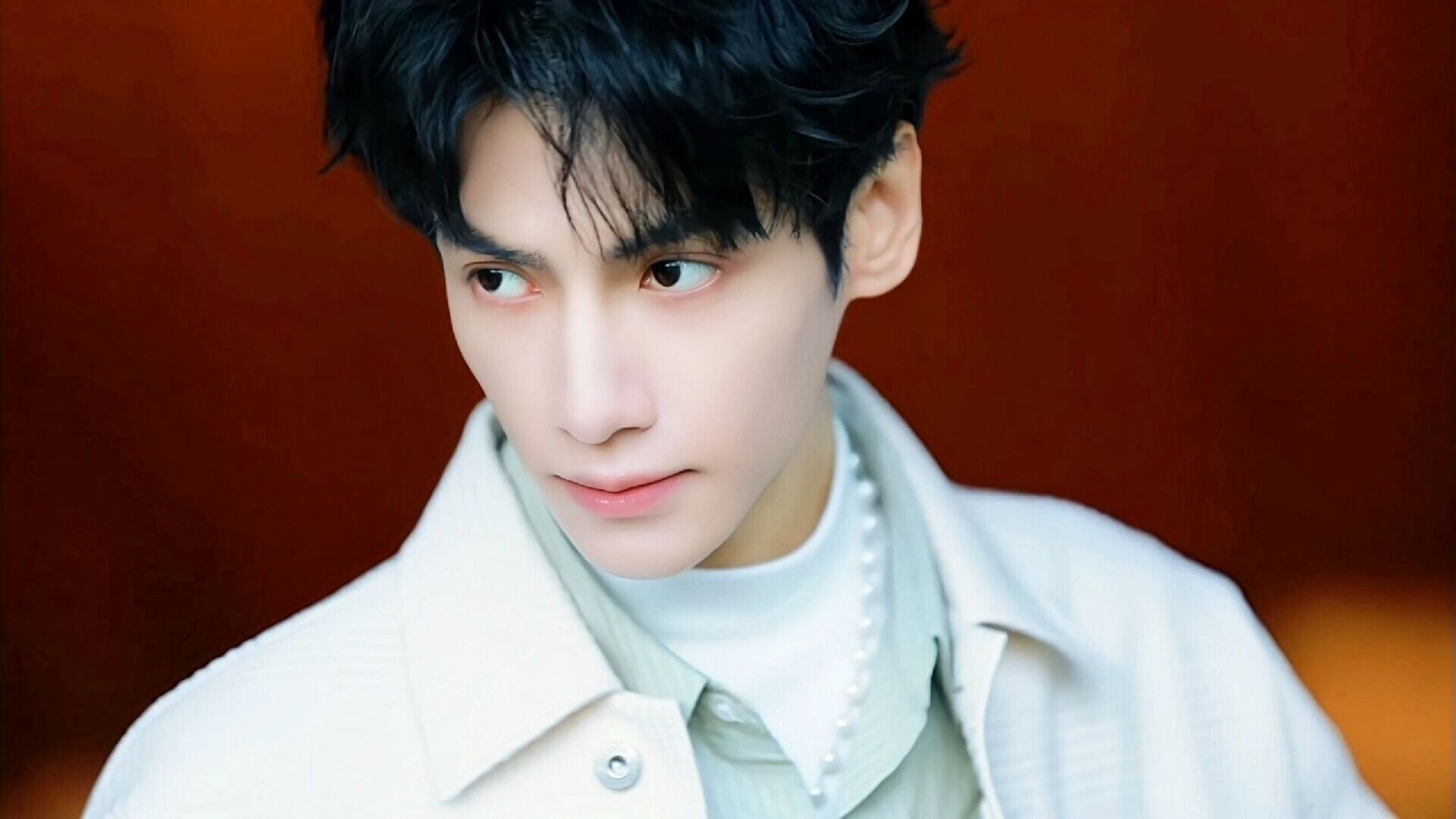 罗云熙白衣壁纸     罗云熙人帅又有爱美帥到室息了.