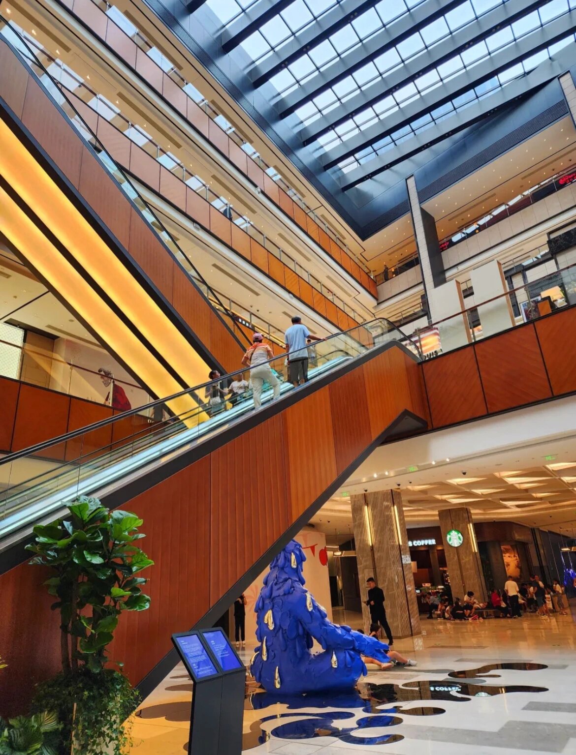 王府中环 王府中环高大上的商场,高大上的品牌,商场位于王府井步行街