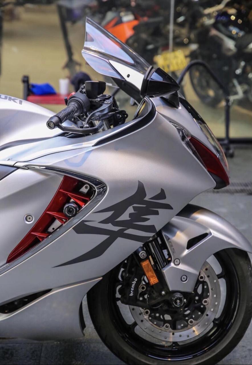 而铃木隼gsx1300r,更是其中的翘楚,它的每一次出场,都能引起车迷们的