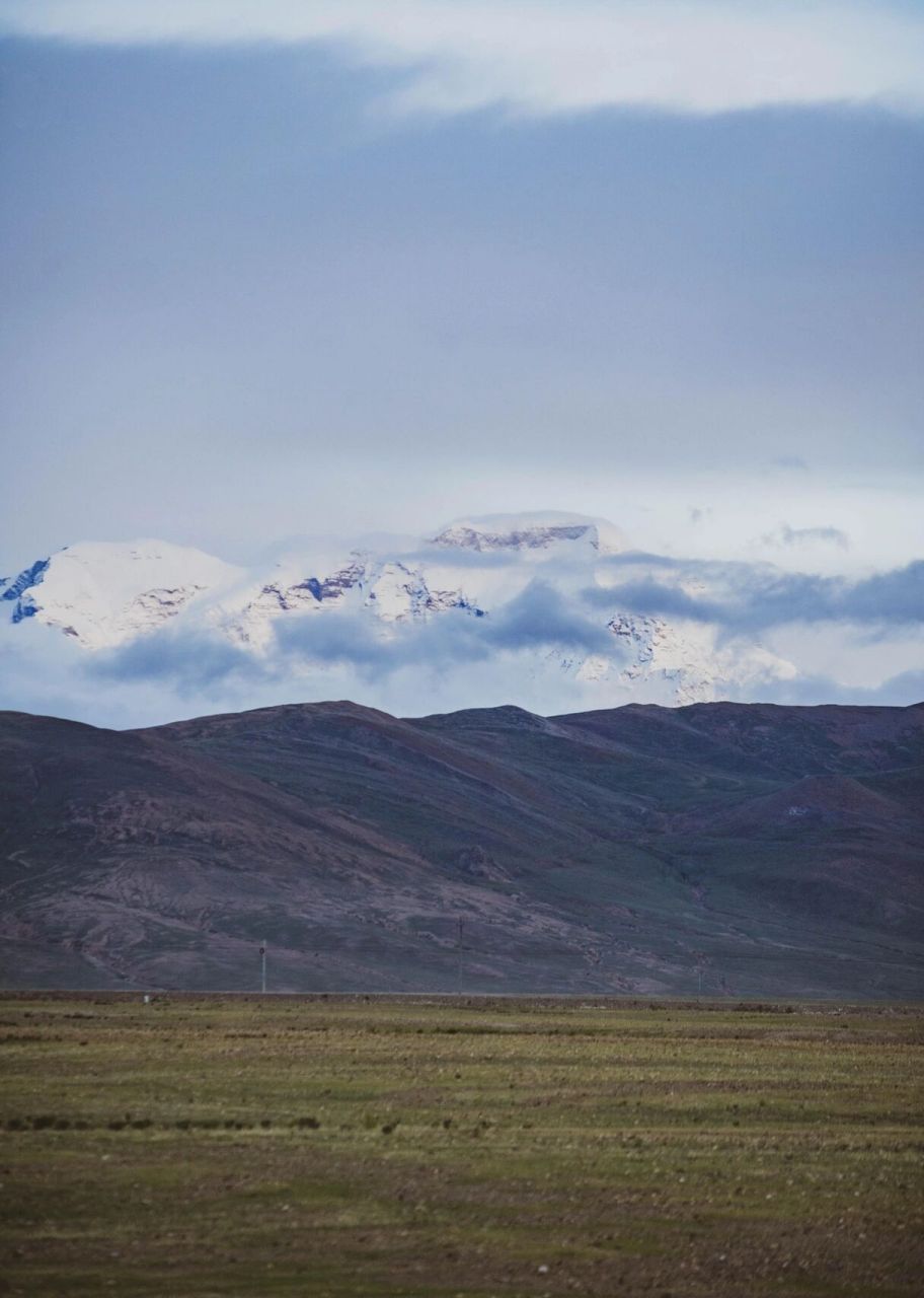巍峨,宏大,圣洁的珠峰吸引着无数登山爱好者,她是国人心目中的女神,她