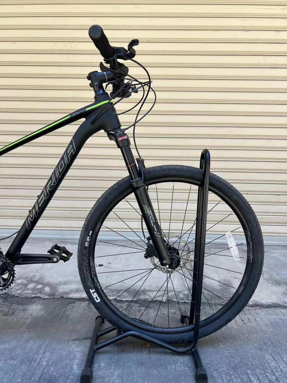 美利达挑战者sl1,22速油碟,中空牙盘,线控锁死,气压前叉,车架17轮径