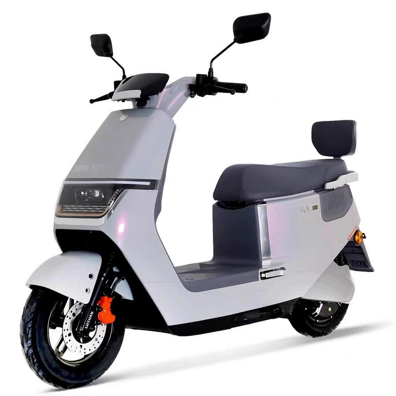 关键电池可以根据需求选装,从20安到35安都可以无损安装,买电动车不