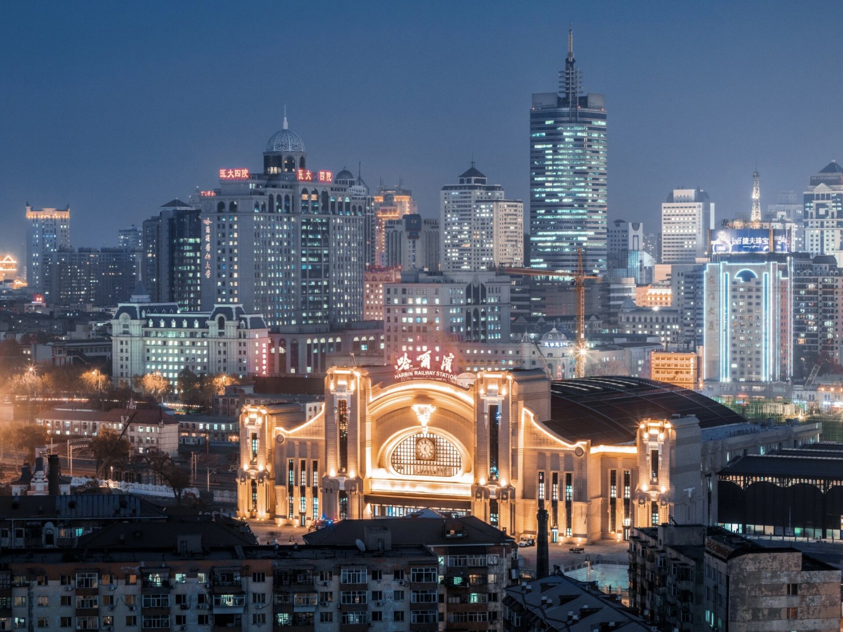 哈尔滨纯内透的夜景你见过吗 哈尔滨的冬天,四点多就天黑了,此时打工