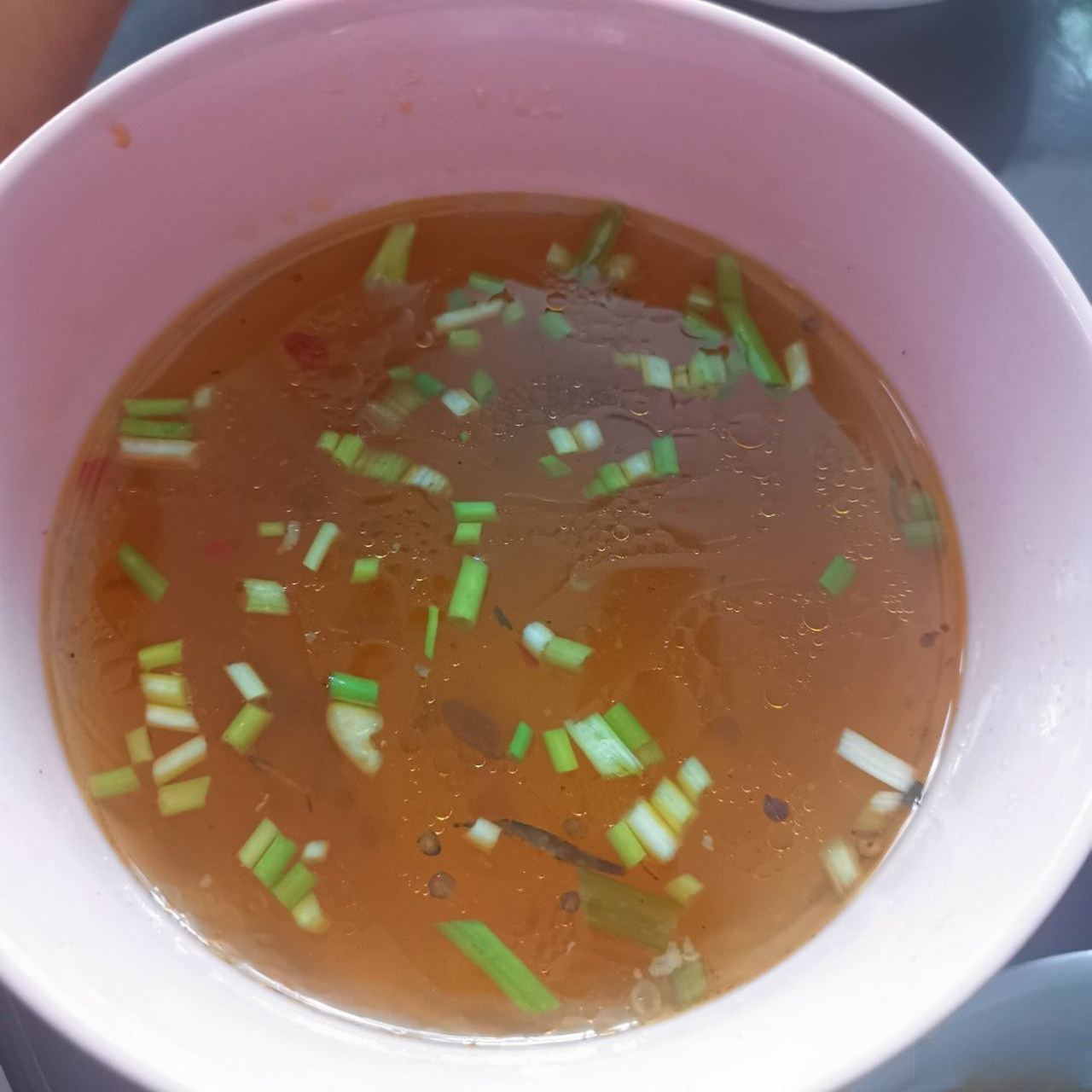 中午没做汤菜,只是在炒完肉之后做了一碗醋汤,其实也就是涮锅水了,滴