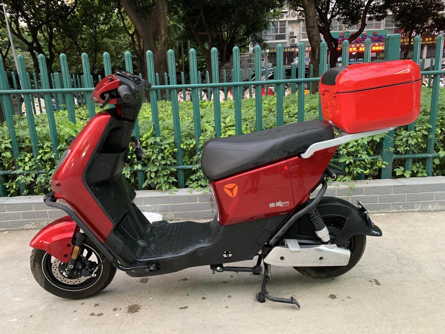 雅迪dt6,新国标车,小蓝牌,换了全新铅酸蓄电池,质保一年,续航40公里