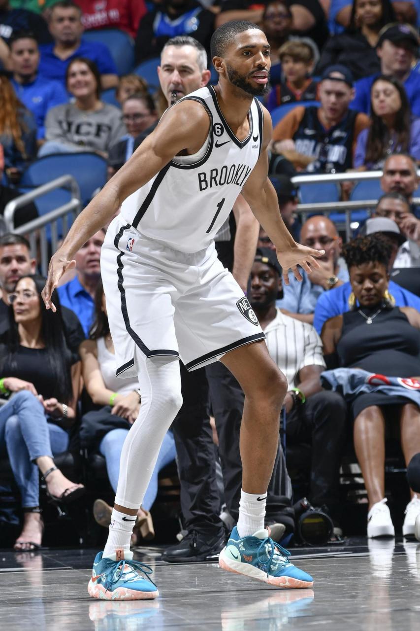 据美媒nba分析网报道,篮网与森林狼商讨了一笔交易,篮网送出本西蒙 