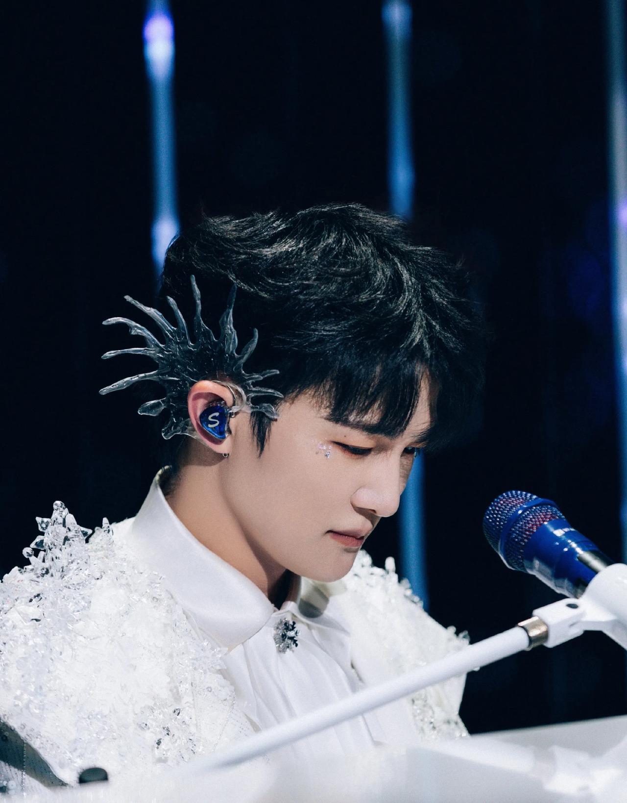 周深这个造型又仙又美!造型师应该加鸡腿!