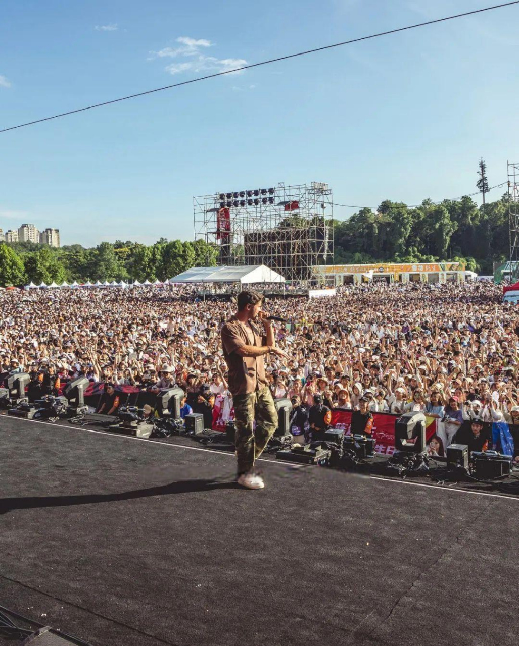 今年30岁的美国犹太裔歌手 jake miller(杰克·米勒)最近在中国巡演