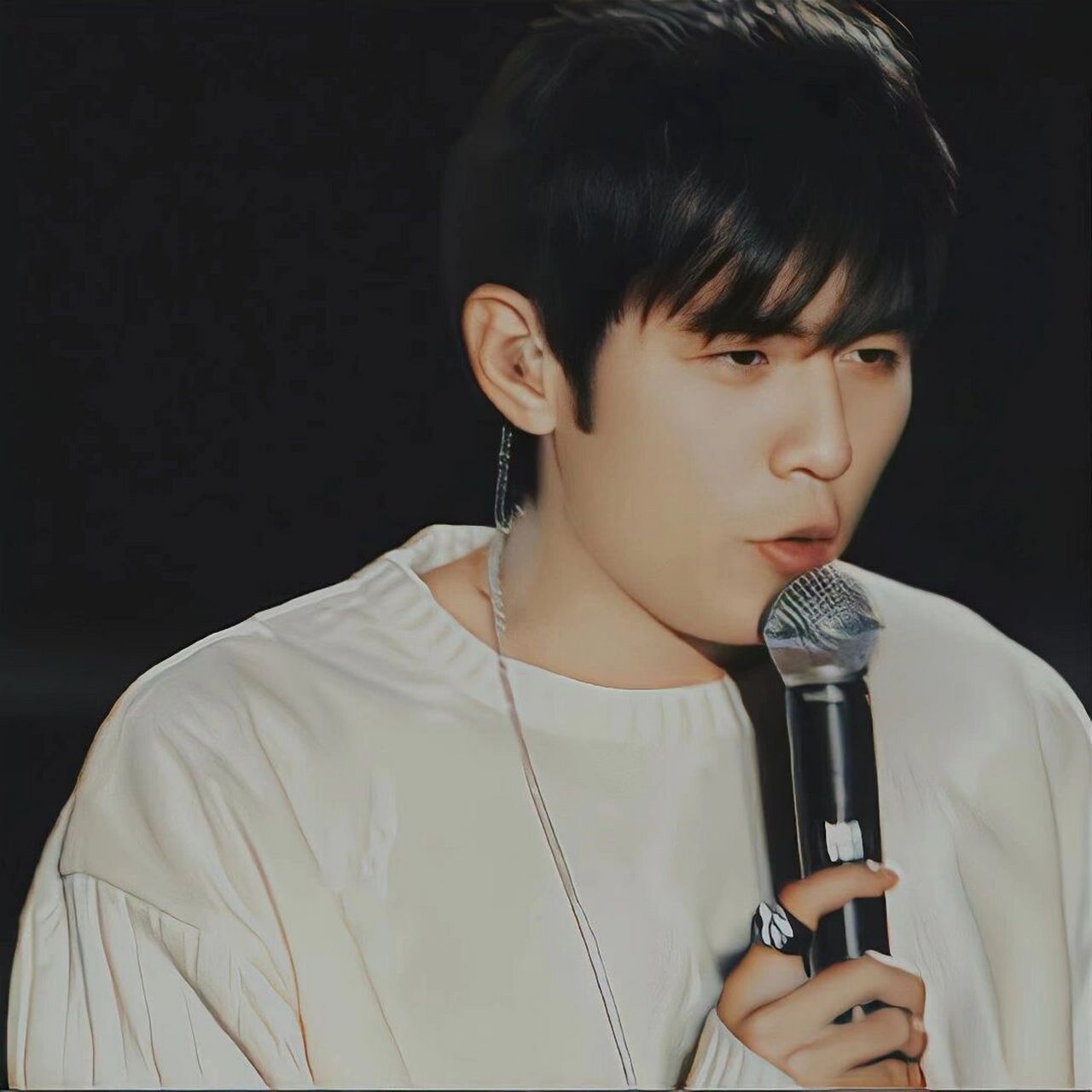 哈哈,我宣布白毛衣伦超越了白毛伦,成为我的最爱!