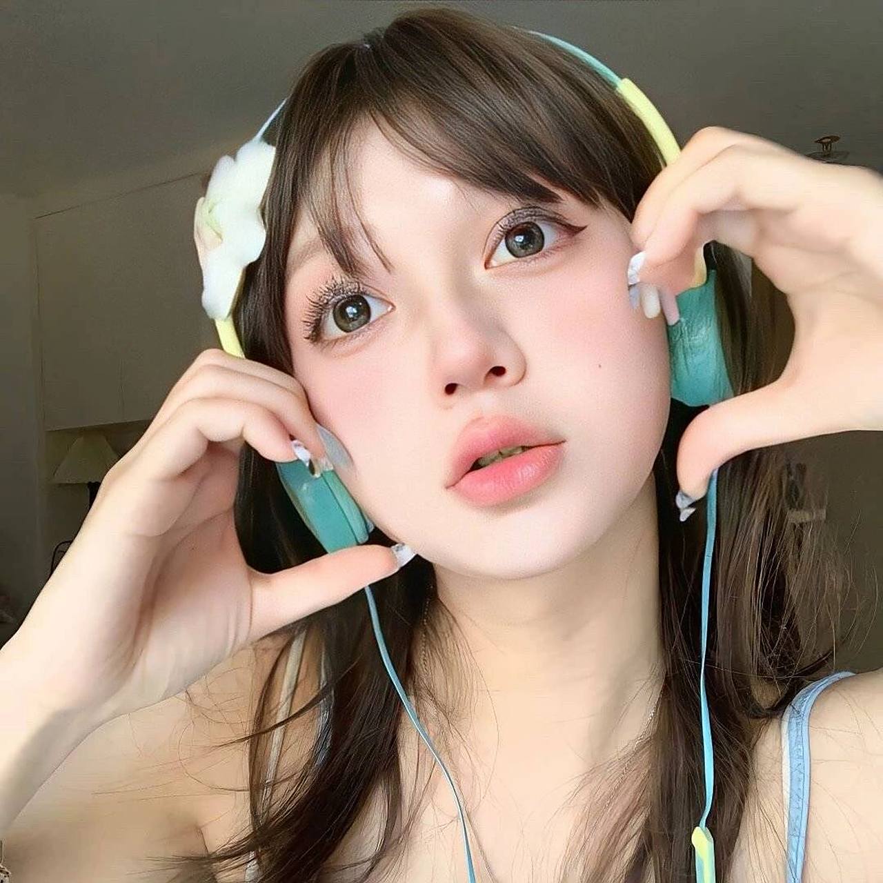 分享戴耳机的女生头像95