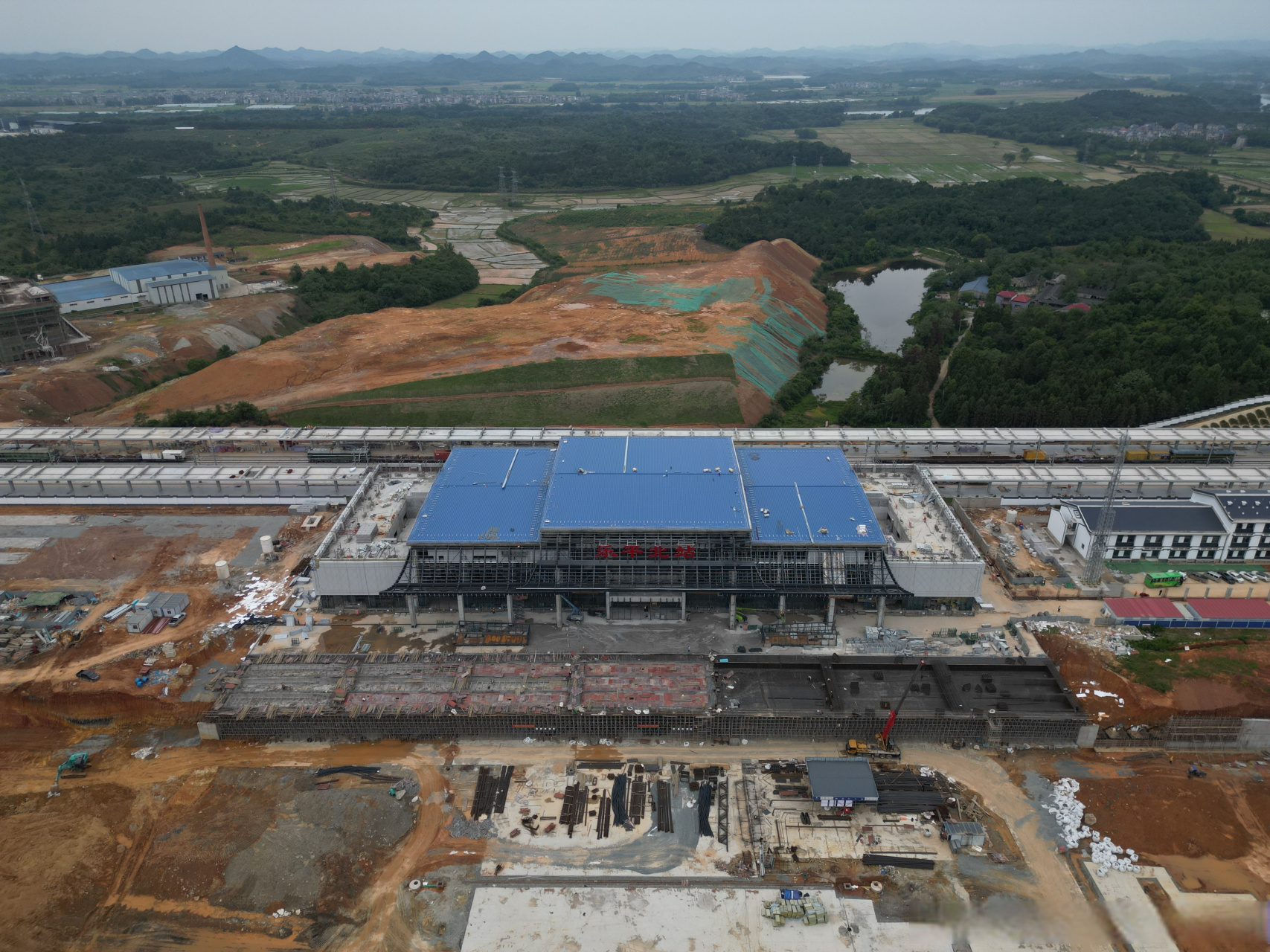 昌景黄高铁# 建设巡礼采访 第六站——乐平北站 乐平北站站房建筑