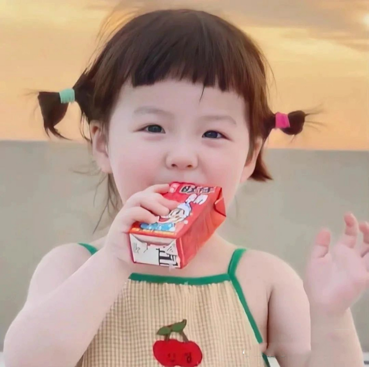 丸子妹旺仔牛奶头像 丸子妹喝旺仔牛奶也太q了吧 有人要图吗