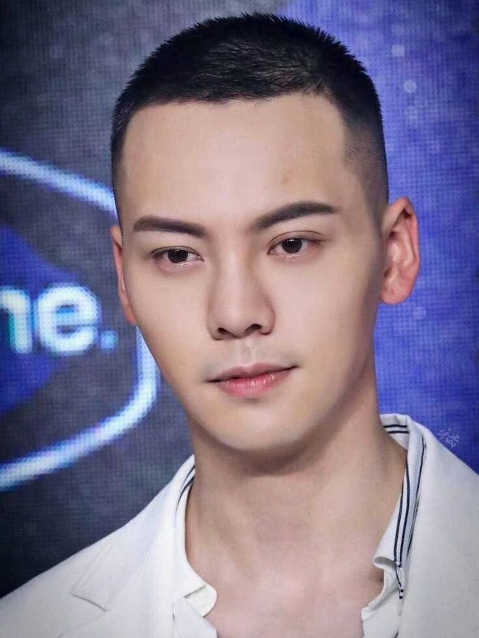 陈伟霆壁纸之短发酷帅系列