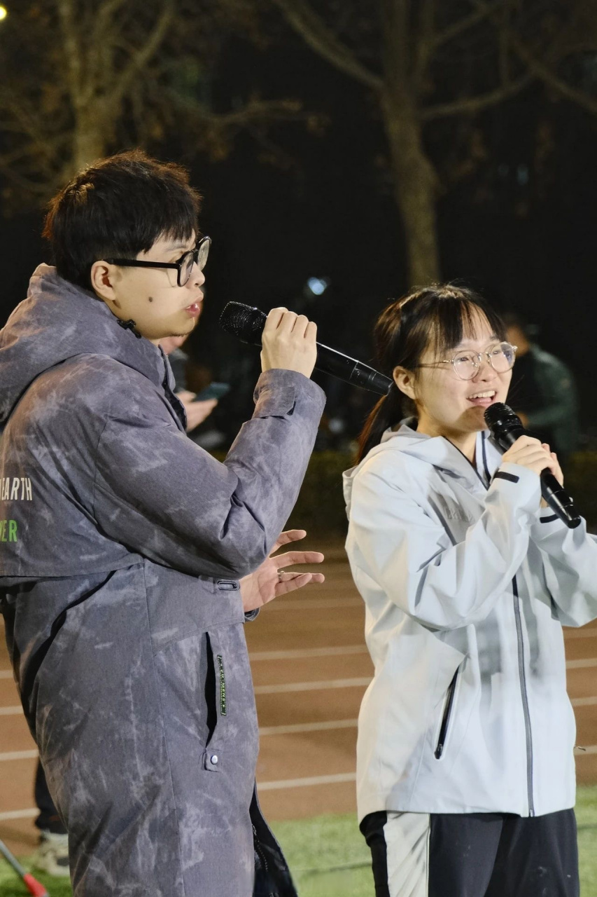 【春日颂:在紫操想唱就唱】春天的和风中,清华大学学生会以"春日颂"为