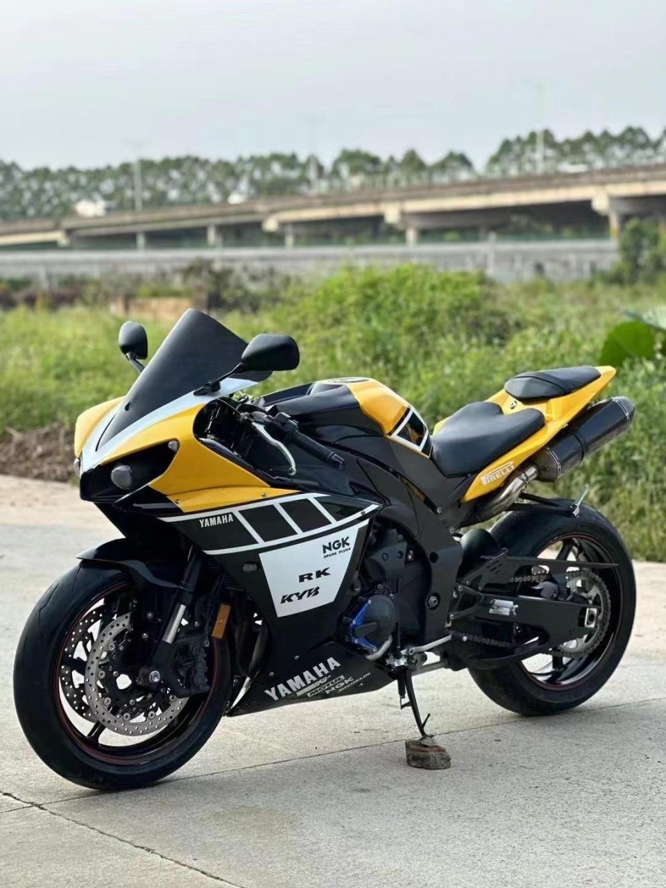 雅马哈yzf-r1