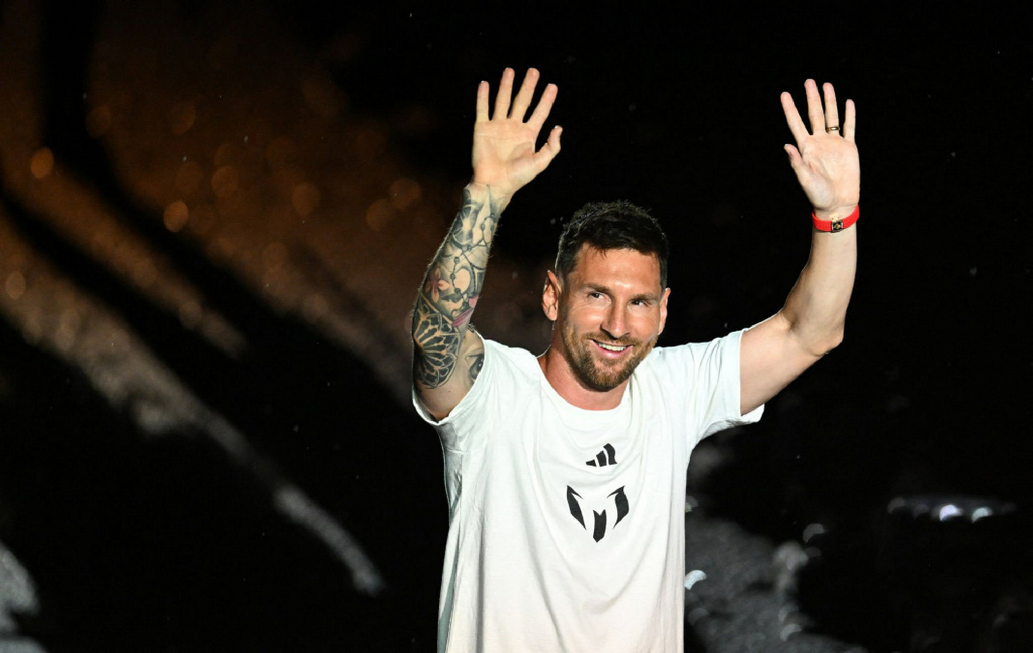 当地时间15日,阿根廷球星梅西正式加盟美国职业大联盟球队迈阿密国际.