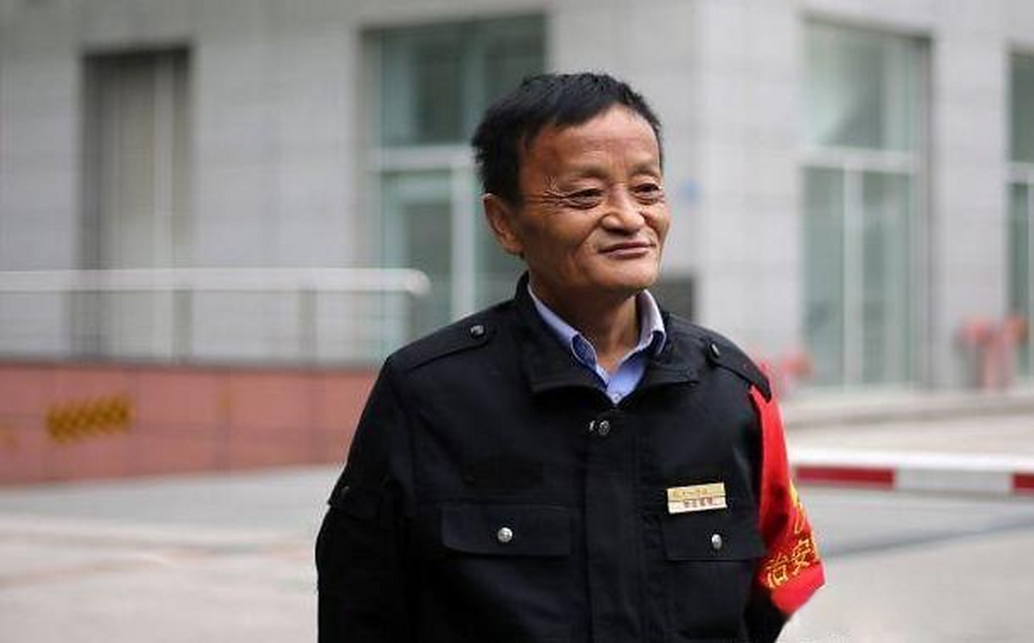 公司的一个保安队长前两天卖房赚了1000万,回老家去了,也算是财富自由