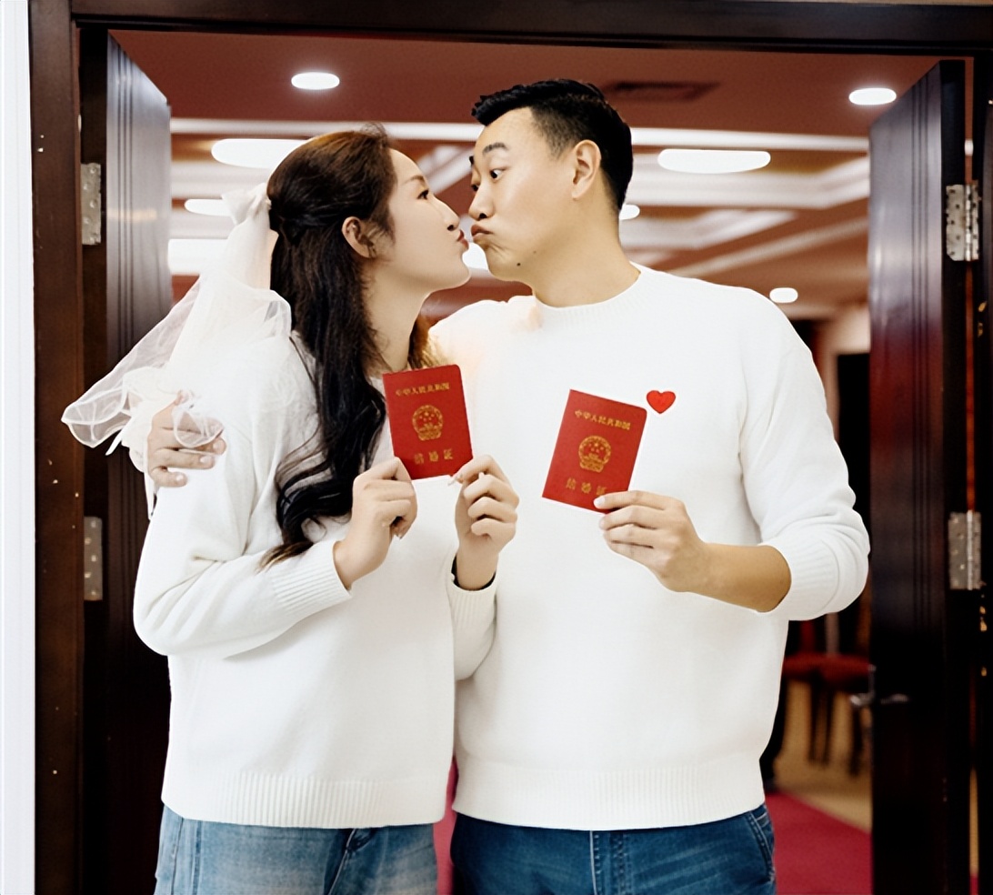 安徽卫视主持人结婚照张雨霏汪顺结婚照主持人张宏民的老婆陶慧娜