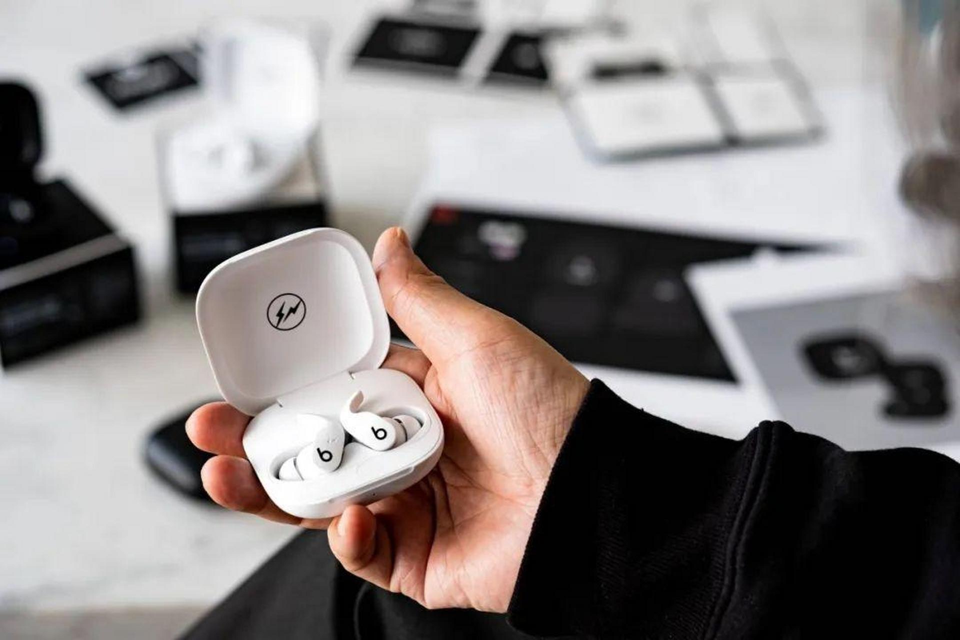 beats 与 fragment design 联手推出限量版 beats fit pro beats 与