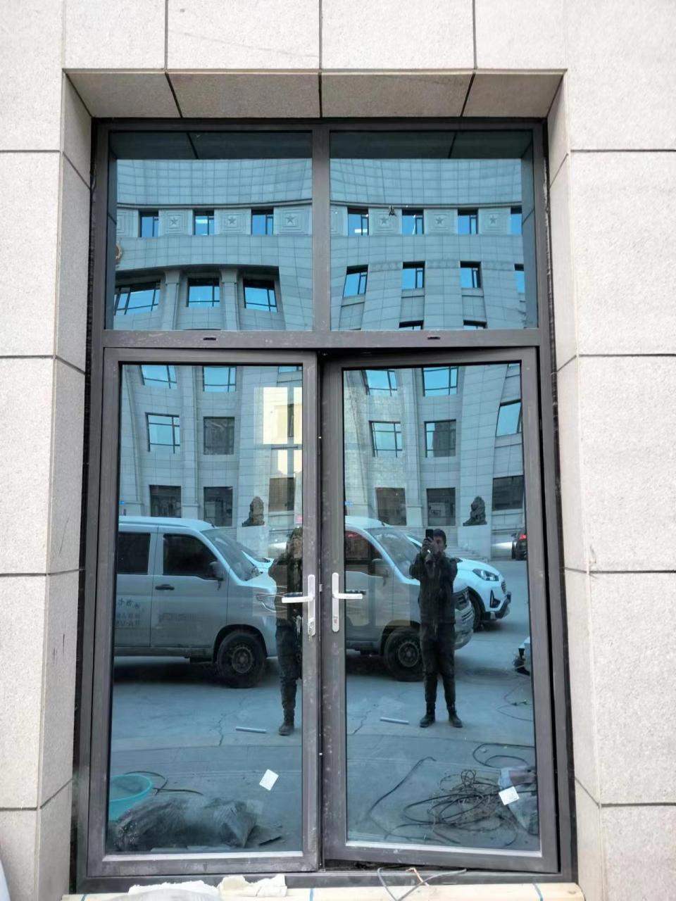 福特蓝镀膜玻璃还是很漂亮的