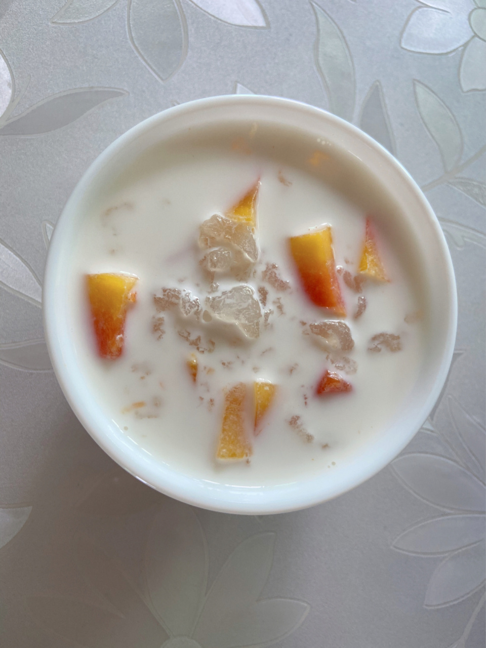 木瓜牛奶炖雪蛤,一周吃一次,一次吃一盅 雪蛤2g-3g,木瓜半个,加水约