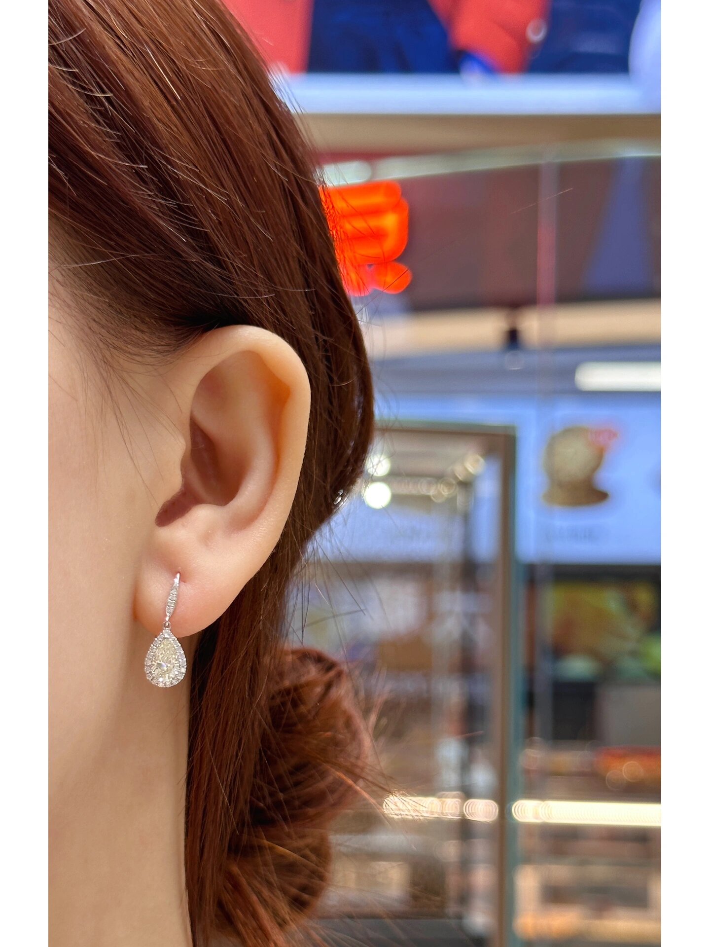 周大福水滴钻石耳钉 实物爆闪!