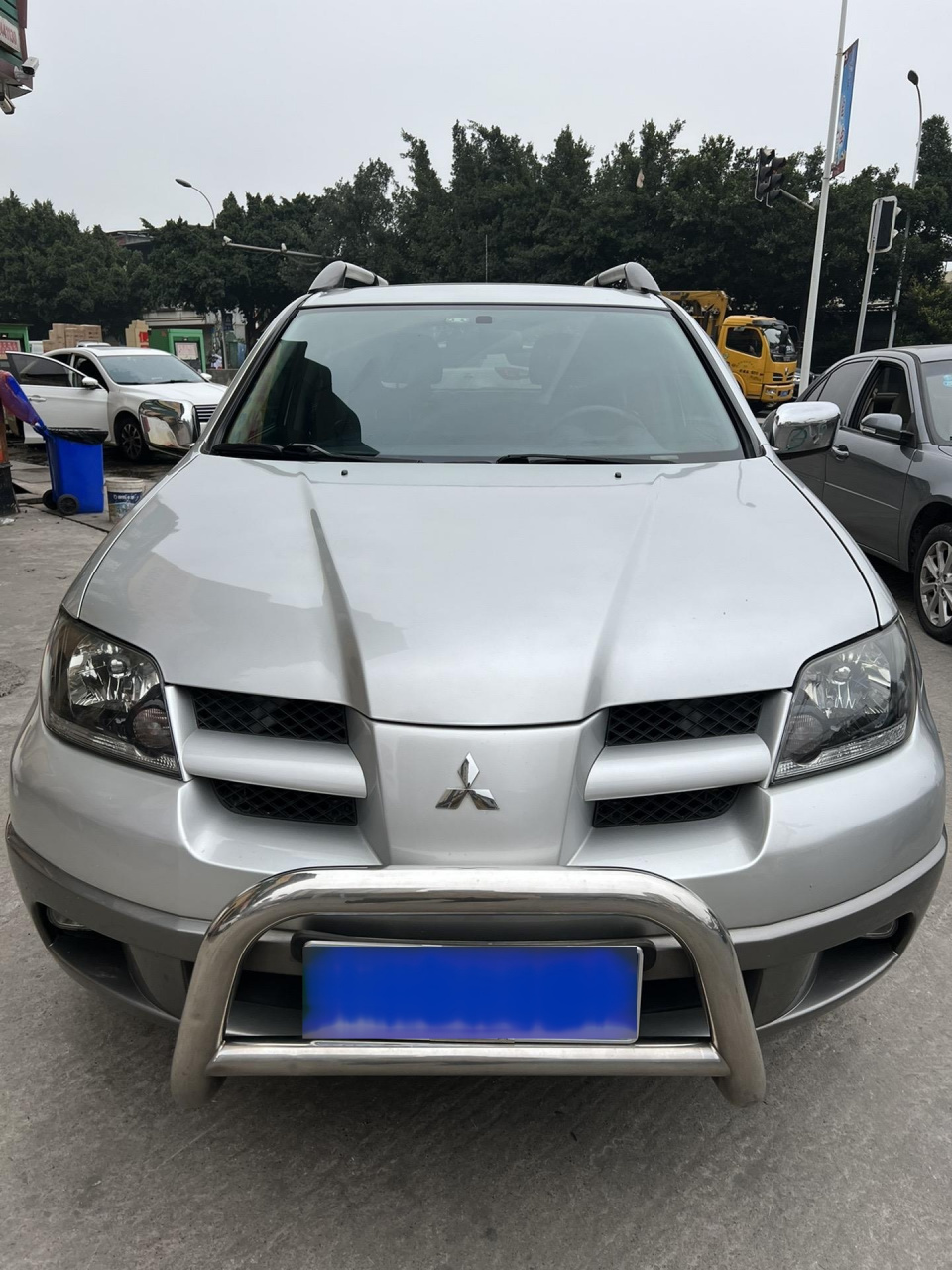 2004年1月,北京吉普汽车有限公司从日本三菱引进制造的全时全能轿车