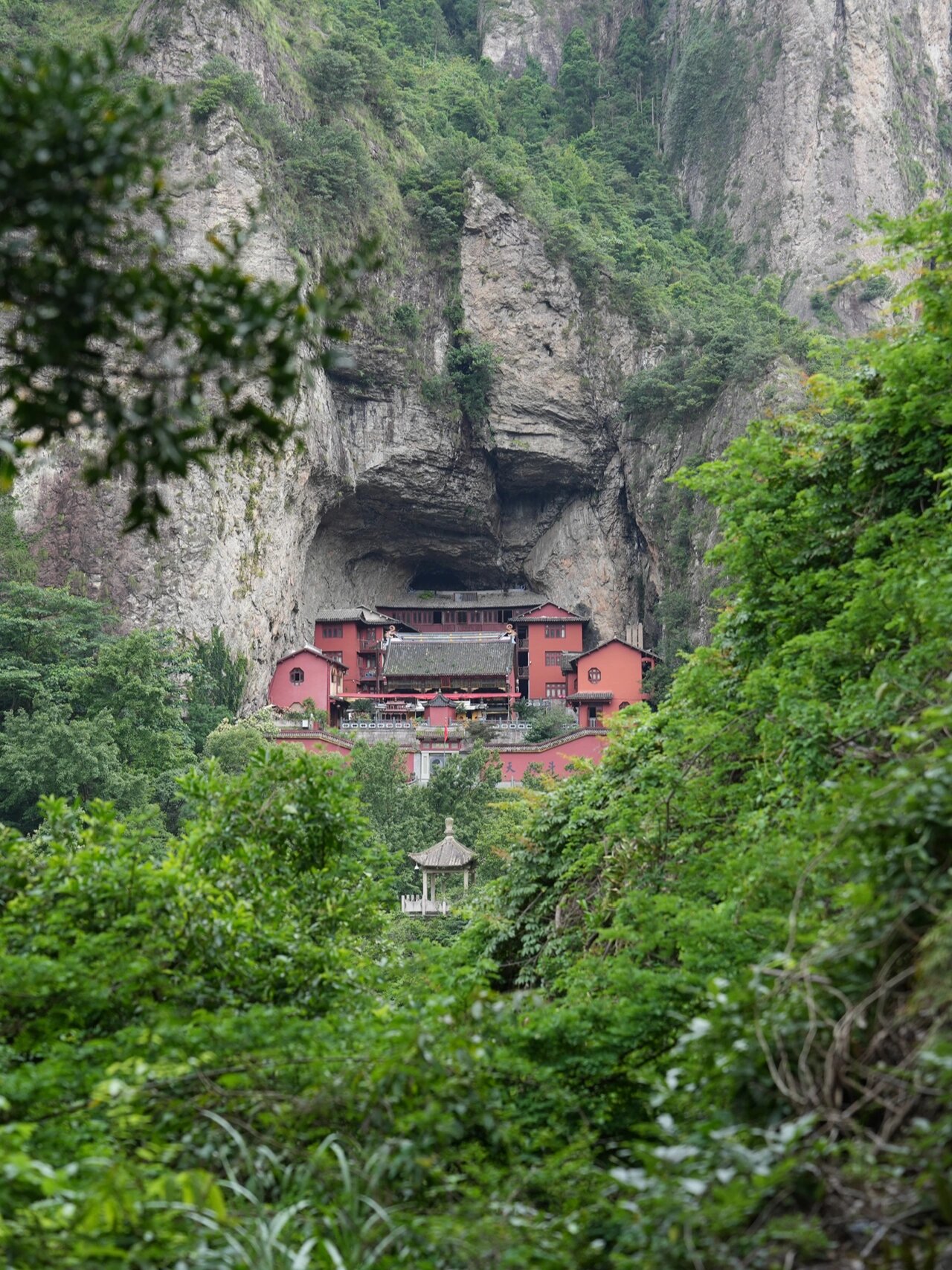 陵庙原野洞窟图片