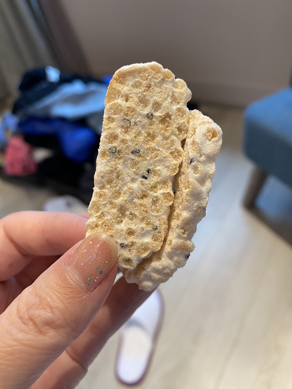 重庆特产葛根酥 在景区买的,当时试吃很酥,又不是太甜,非常好吃.