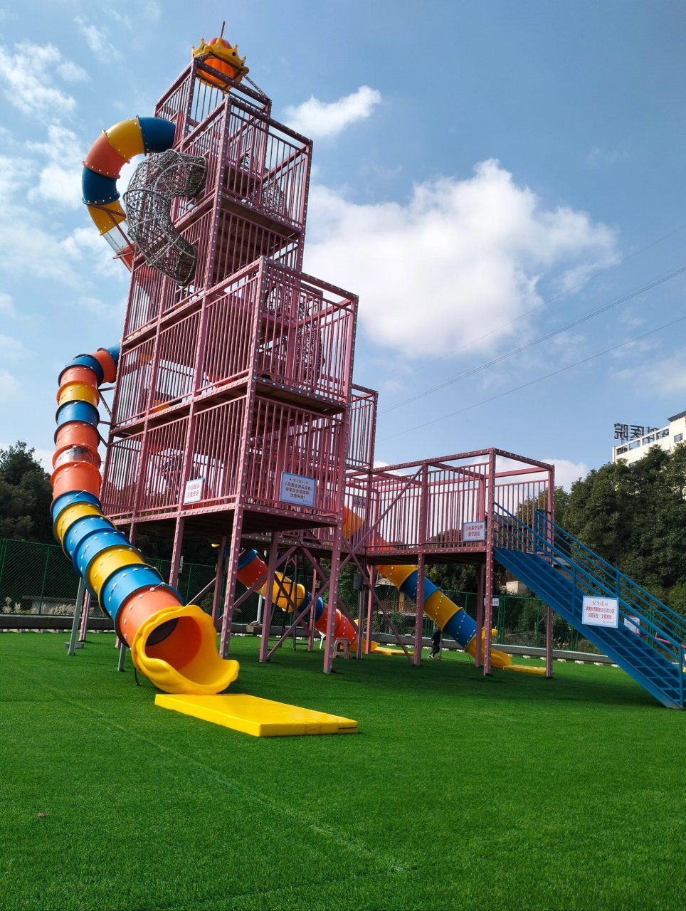 贵阳溜娃好去处 最近贵阳开了好多室外游乐场,今天来多彩欢乐谷.