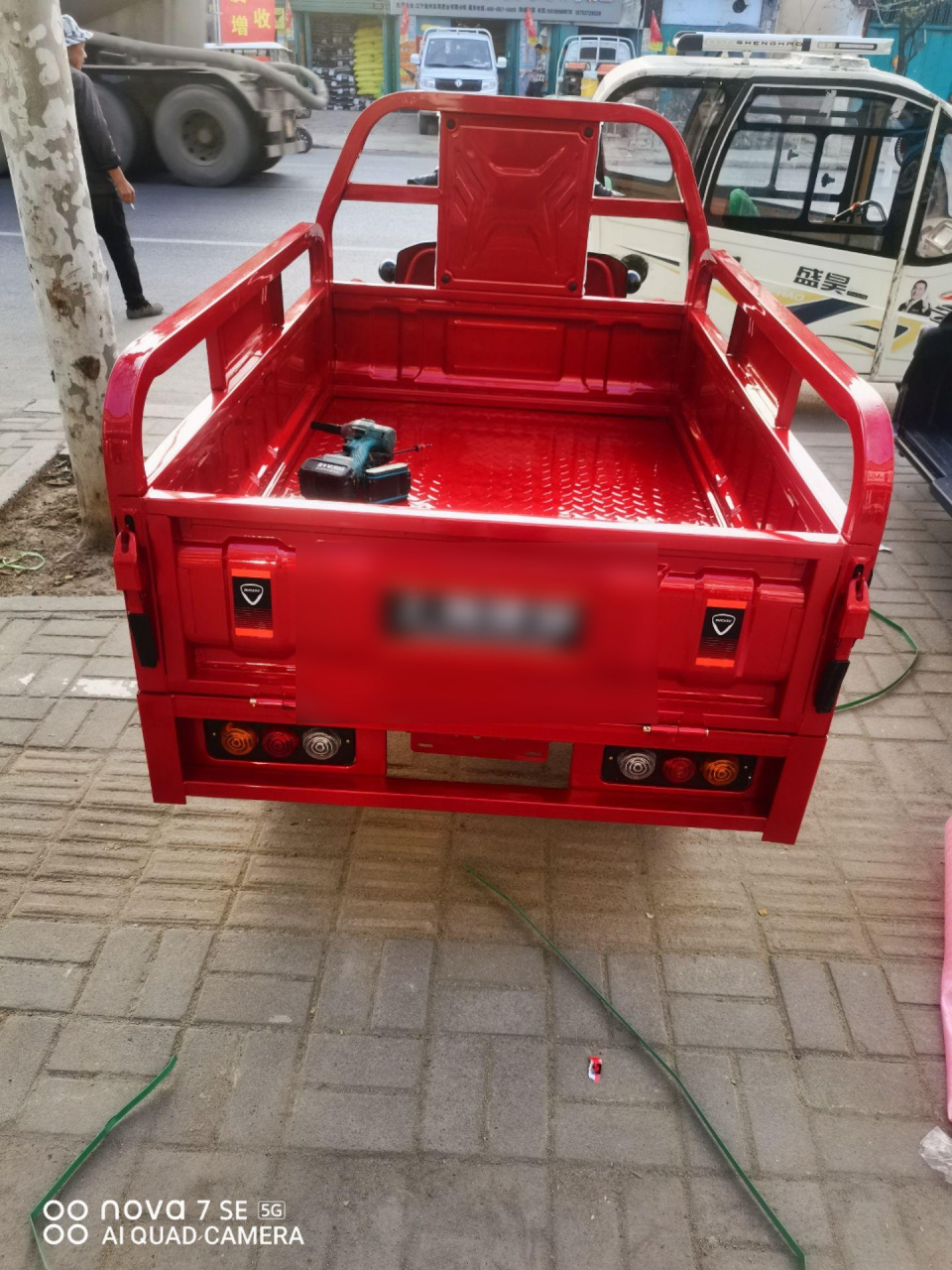 上海建设 电动三轮车 1米5长 1米1宽 800瓦电机,五大块电池91