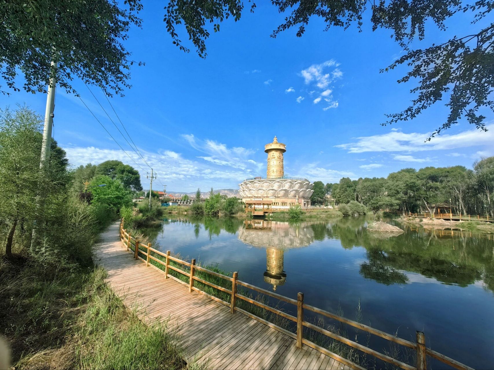 西宁附近的宝藏小城 从西宁往返贵德非常方便,西宁的南川西路客运站与