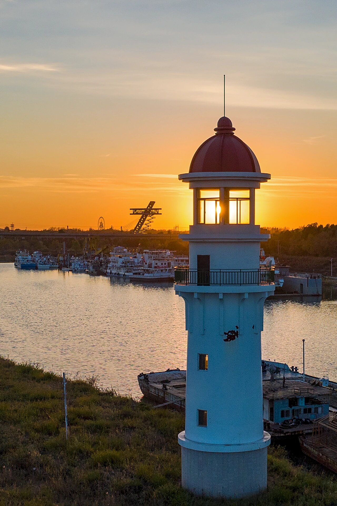 小众宝藏地 | 哈尔滨老船厂的百年灯塔 哈尔滨船厂始建于上世纪 曾是