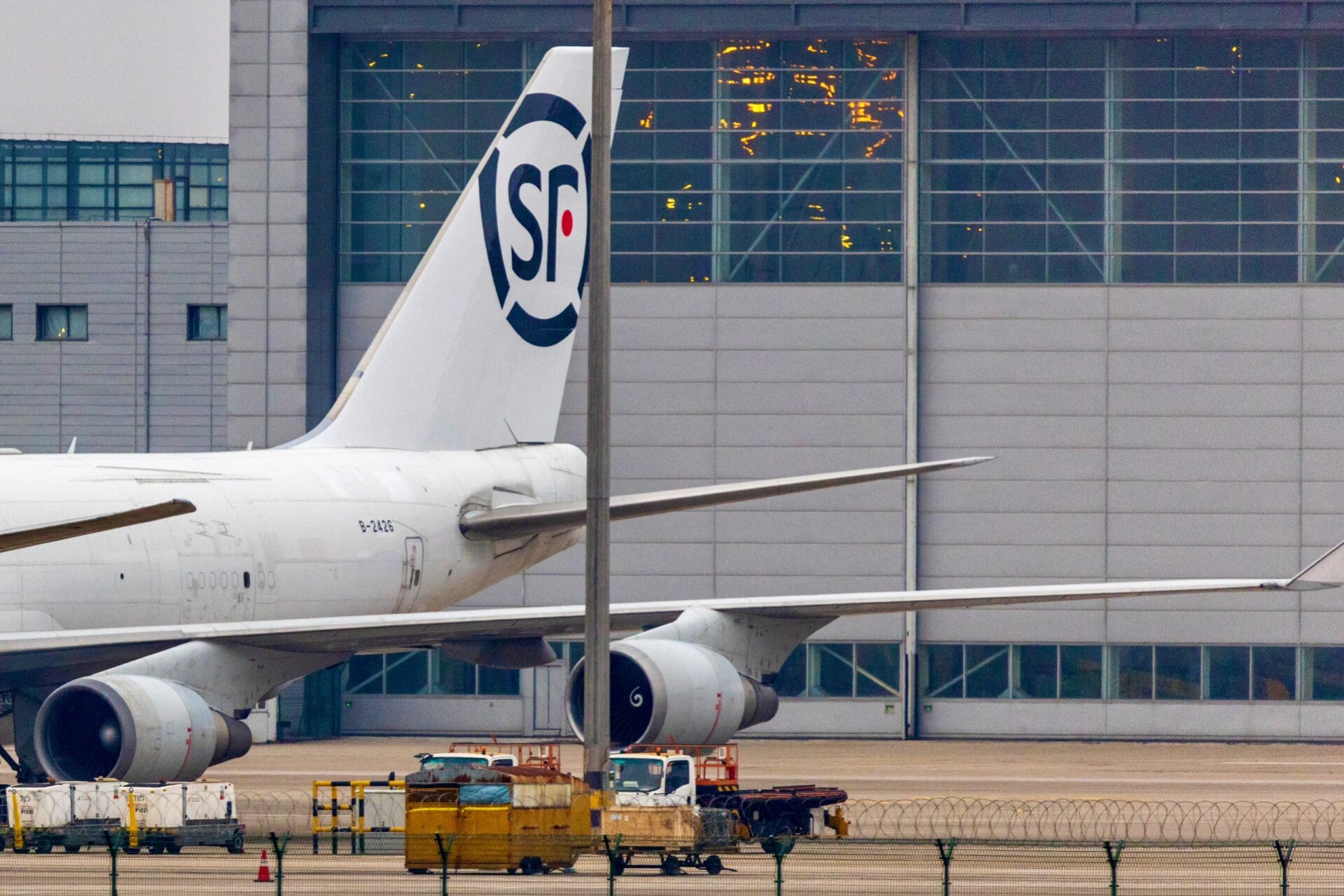 顺丰航空接收两架747-400全货机75 2024年3月6日和8日早上5时许