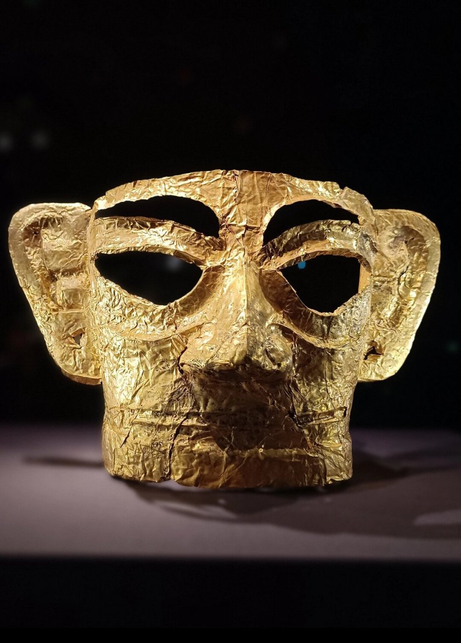 香港故宫,三星堆十件金面罩中最大一件 此金面罩是三星堆目前已发现的