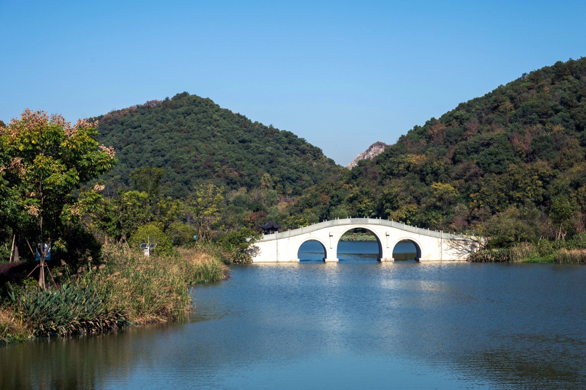 杭州市灵山铜鉴湖公园 铜鉴湖公园风景.