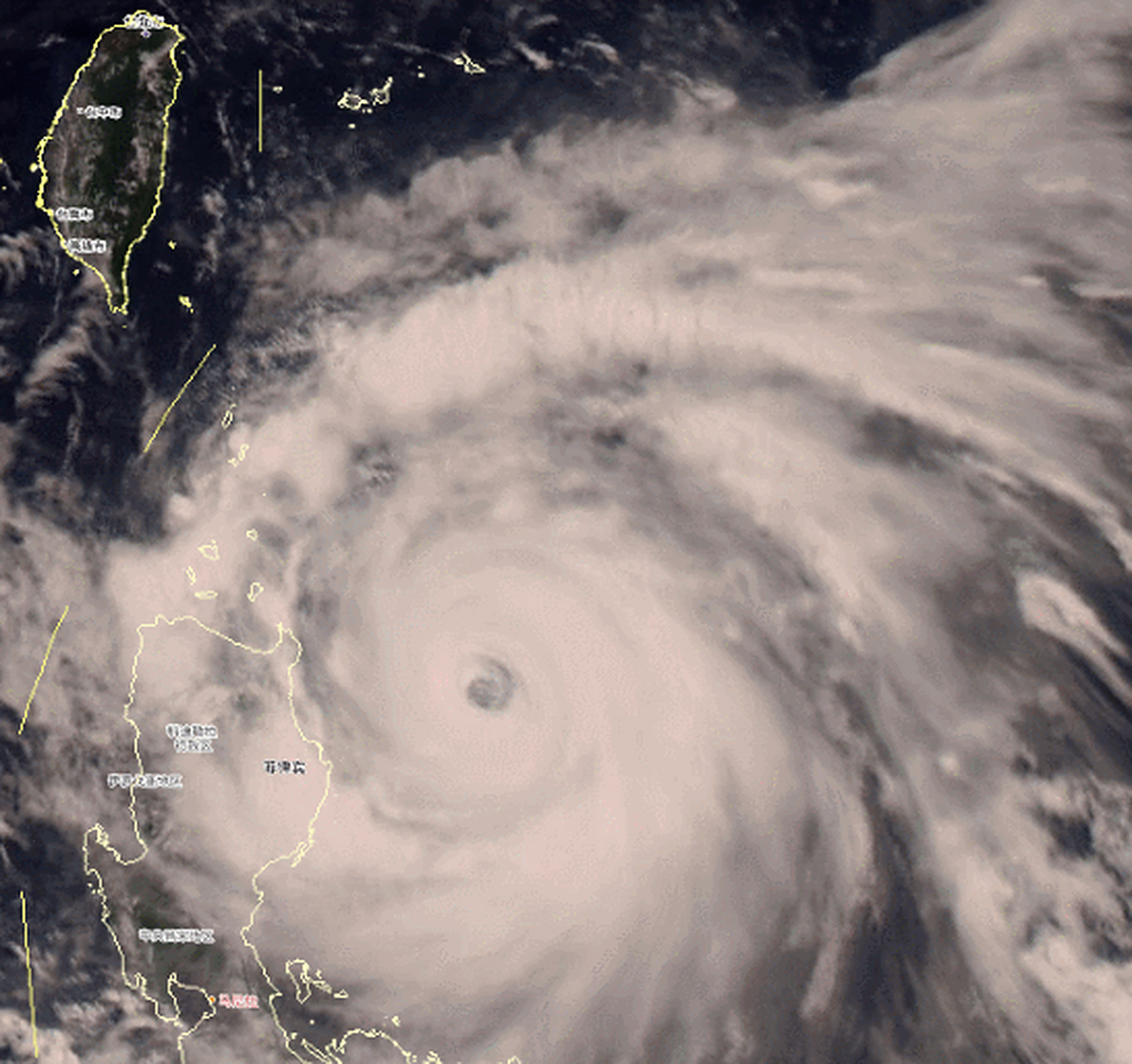 【闽粤浙将直面"杜苏芮"最猛烈风雨#超强台风杜苏芮#[话筒]】怒目圆睁