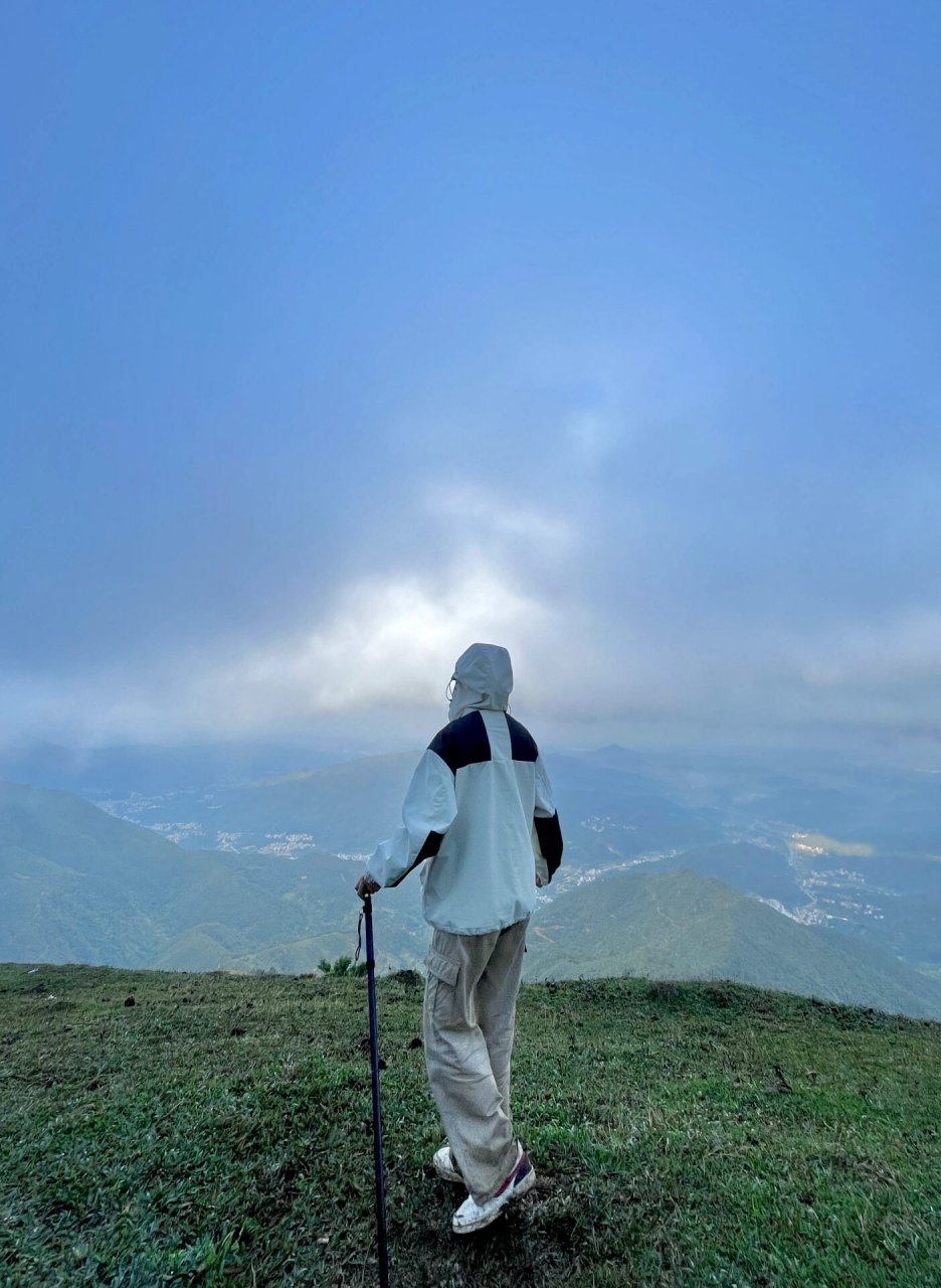 夜爬茂名三官顶 爬山前真的要看天气预报 我们是从湛江出发茂名三官顶