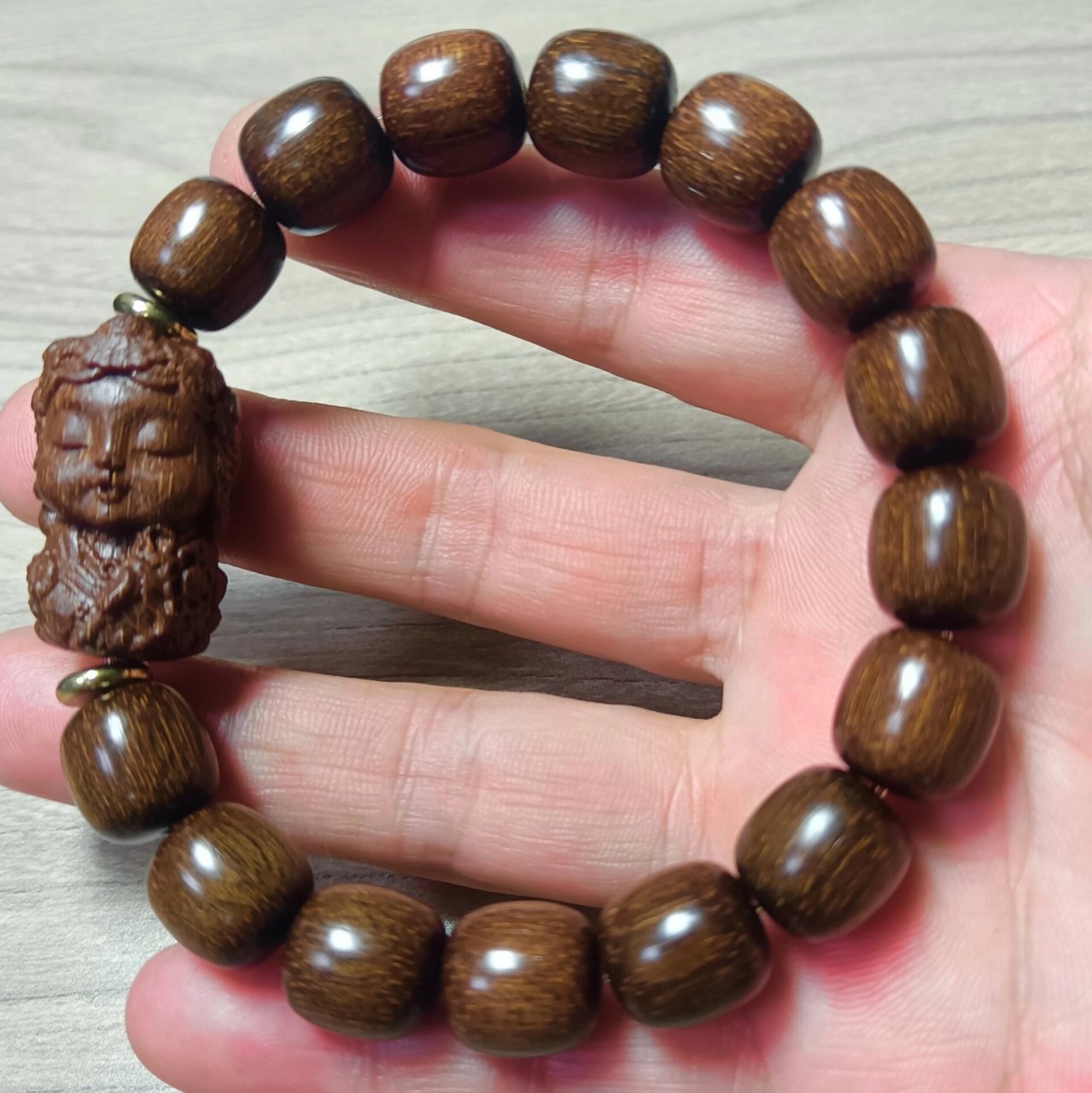 唯一可盘玩的沉香-巴布亚贡木沉香 巴布亚贡木沉香为高油性淡香硬木