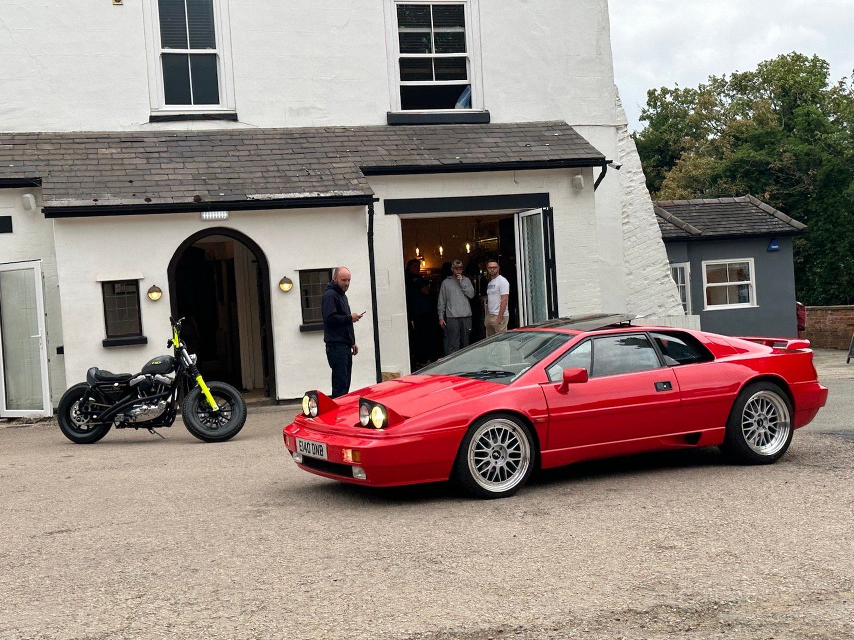 带高科技(倒车影像)的路特斯esprit