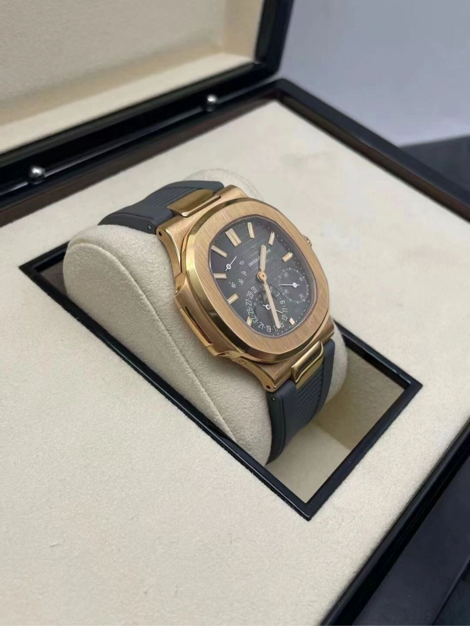 百达翡丽运动 鹦鹉螺 系列 5712r-001 自动机械机芯 玫瑰金 40毫米